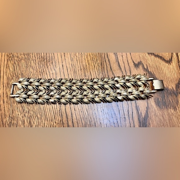 Coro Pegasus VTG Bracelet Silver Gold Sparkle Tone 1950’s Chunky VTG Collectible - Picture 7 of 17